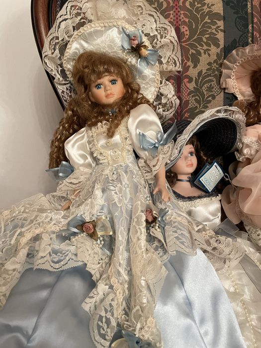 Três bonecas antigas porcelana