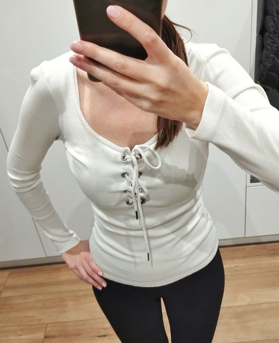 Biała buzka  wiązaniem długi rękaw Selfieroom XS