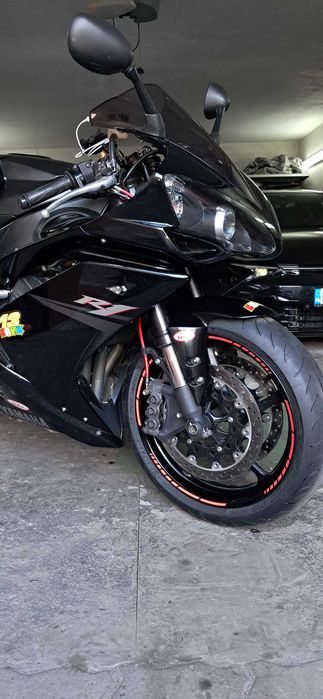 yamaha r1 rn19  dominator