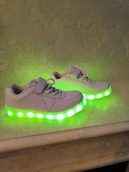 Дитячі кросівки з LED підсвіткою на USB р. 30 (устілка 18.5-19 см) Ідеальний стан