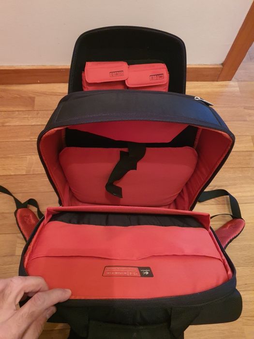 Mochila Logitech kinetik 15.4