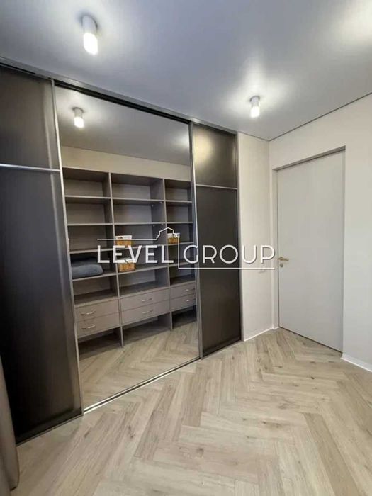 2-х к квартира в ЖК «Варшавський-2» біля ТРЦ Retroville вул. О.Олеся 9