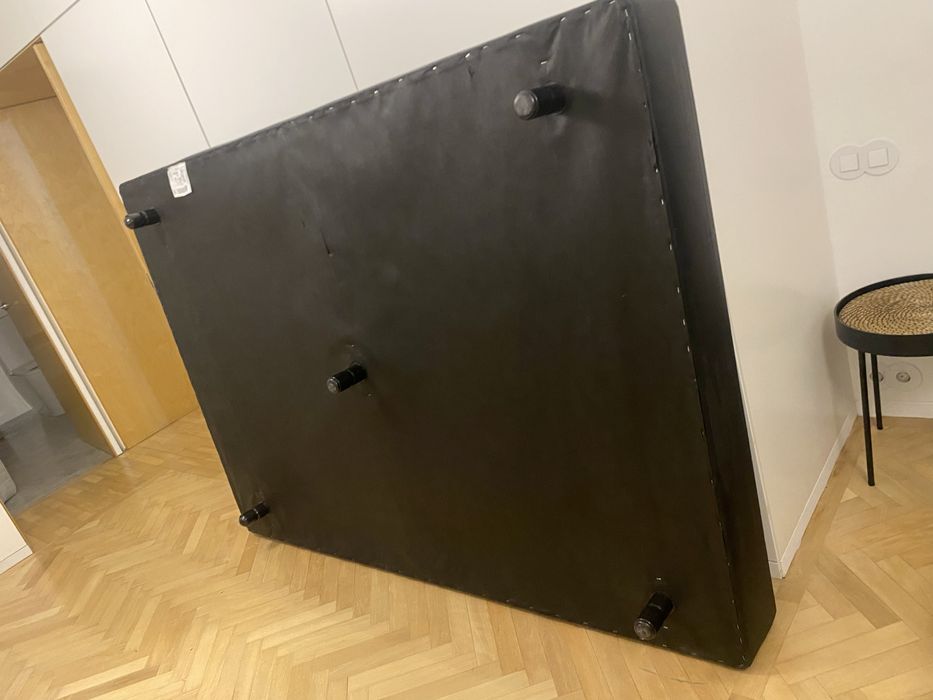 Sommier preto de napa e colchao ikea