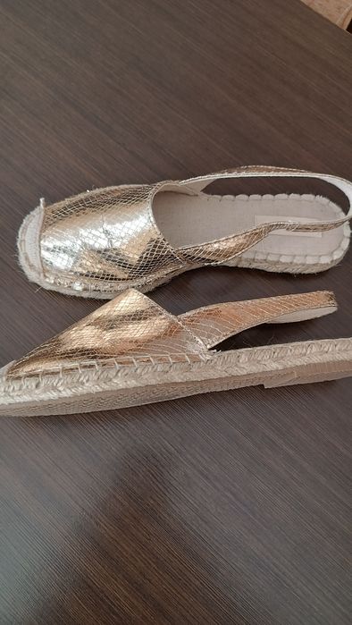 Nowe złote buty letnie