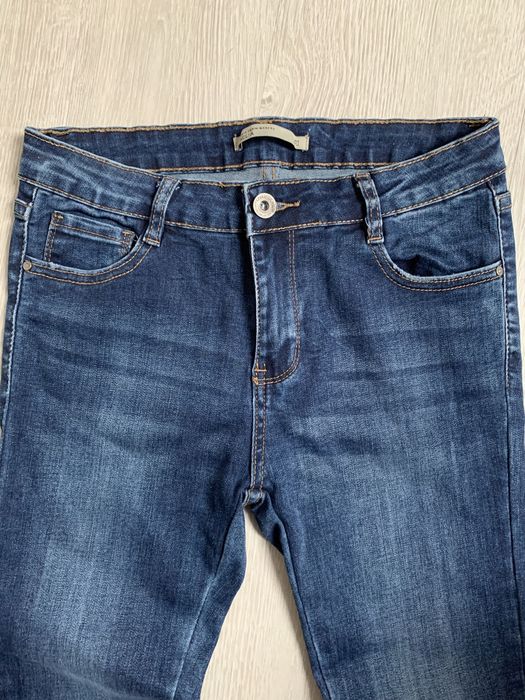 Niebieskie jeansy spodnie
