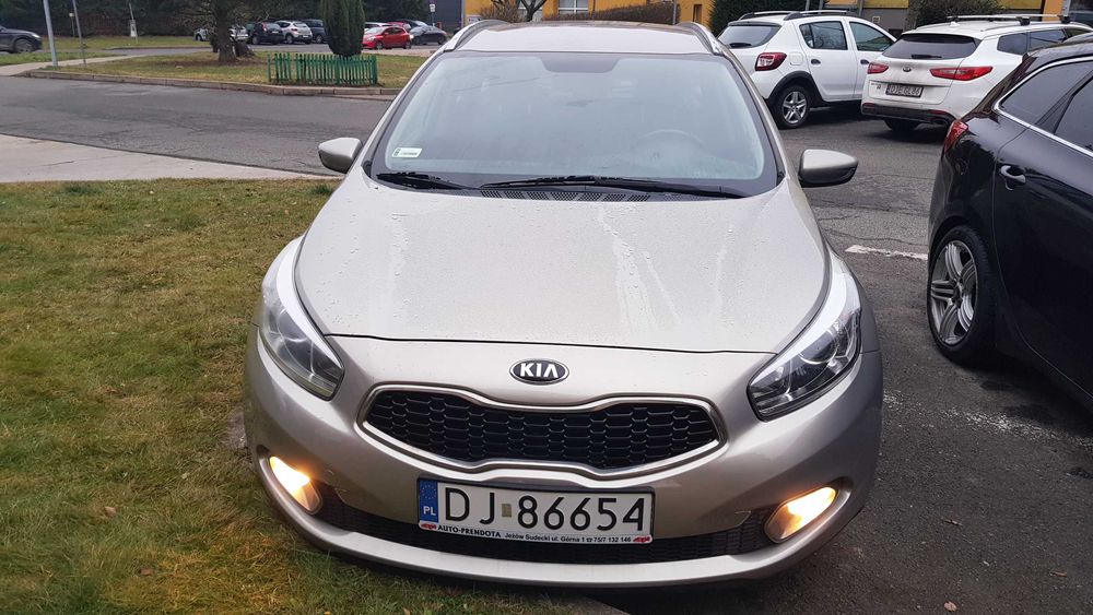 Sprzedam samochód osobowy KIA Ceed 2015 r.