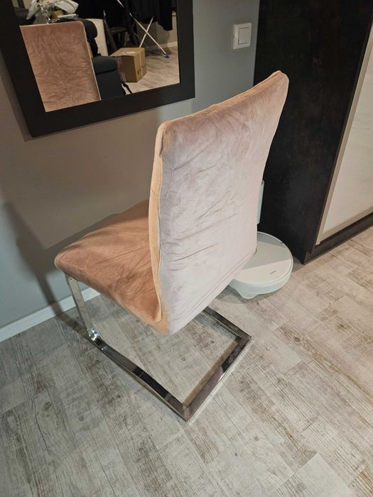 Pokrowce na krzesła welurowe jasny róż elastyczne 4 sztuki