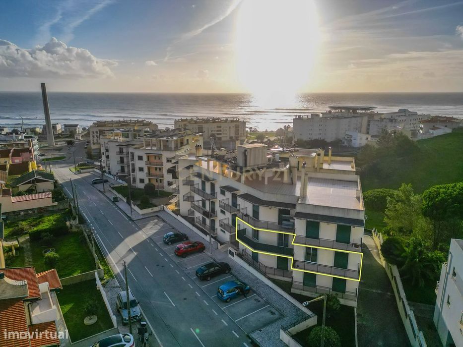 Apartamento T4 em condomínio com piscina