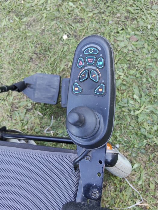 Wózek inwalidzki o napędzie elektrycznym