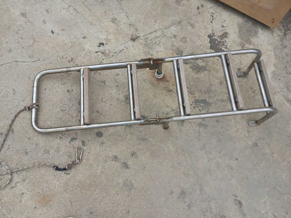 Escada dobrável inox