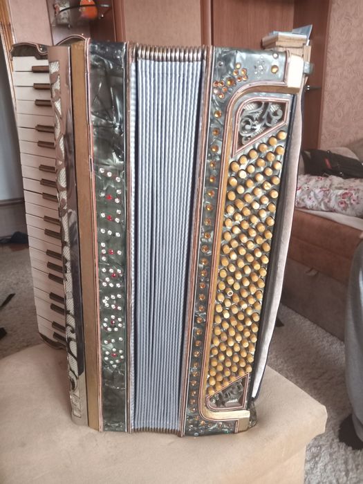 Продам аккордеон WELTMEISTER Gigantilli інкрустація