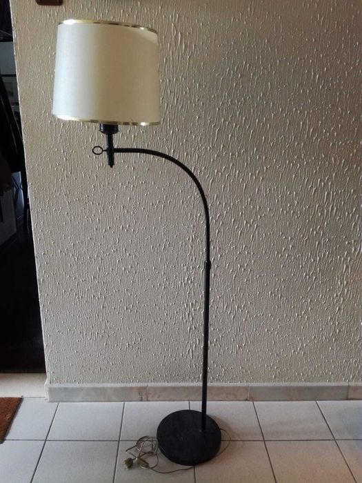 Vende-se Candeeiro de pé