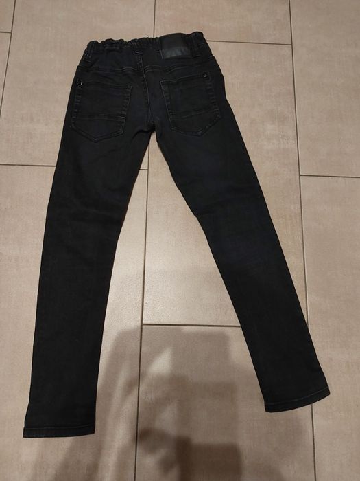Jeansy koloru czarnego  r.152