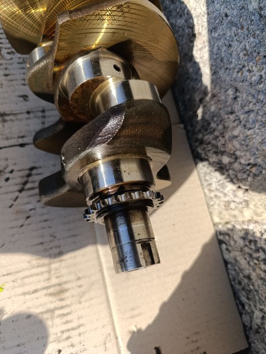 Колінвал коленвал 2.4 V6 Audi A6 c5 A4 B5 B6 Ауді