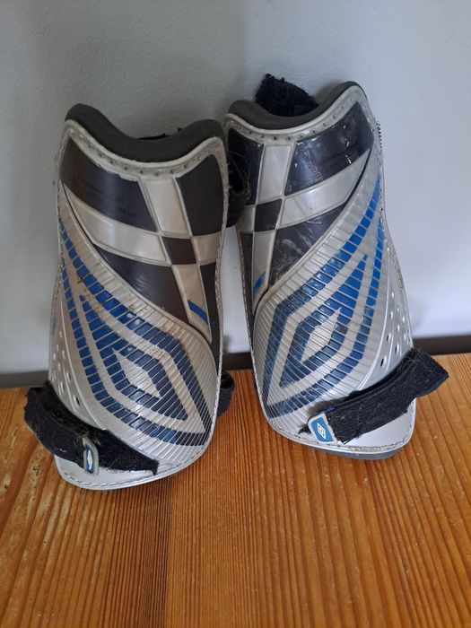 Ochraniacze na rzepy XS Umbro