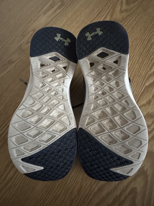 Under Armour Buty damskie sportowe dł. wkładki 24cm