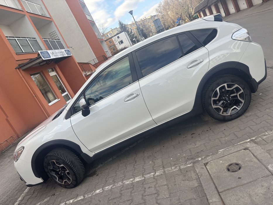 Subaru XV suv piekny kolor