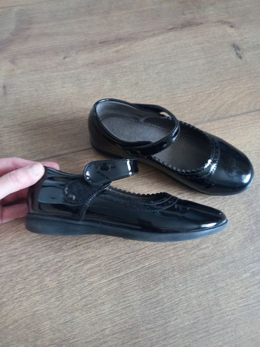 Sandałki wiosenne lakierowane rozmiar 31