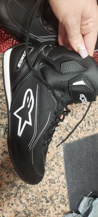 Bota de mota de marca Alpinestars