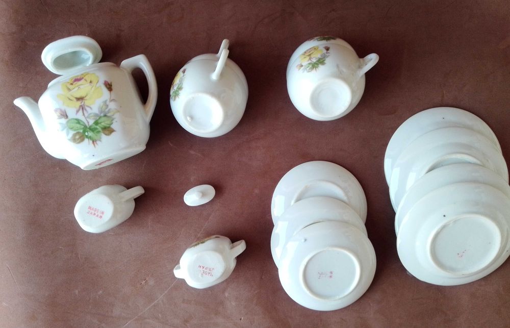 Serviços de chã / café em louça - miniatura