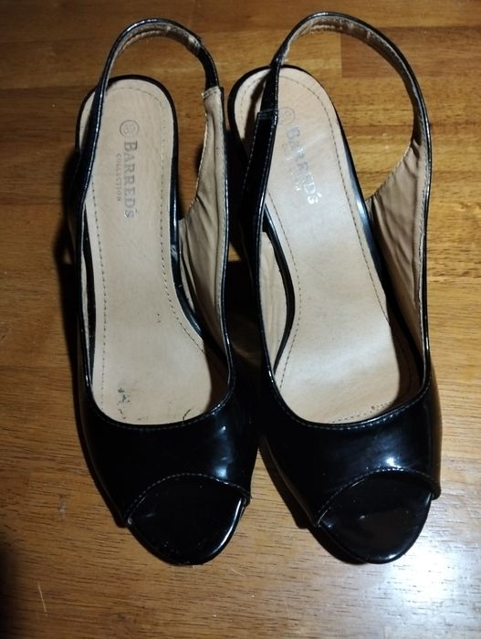 Sandálias Slingback Peep-Toe Barred's Collection – Preto Verniz
