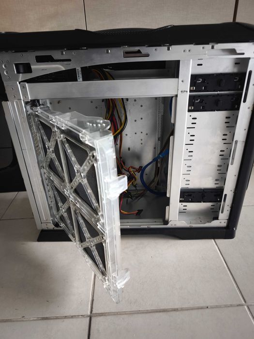 Vendo caixa Full Tower Cooler Master CM Stacker, com fonte de 700w