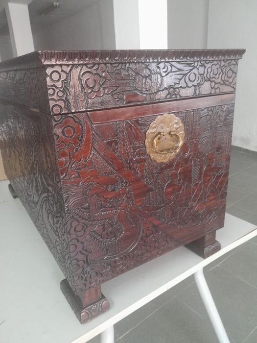 Arca/Bau de madeira trabalhada