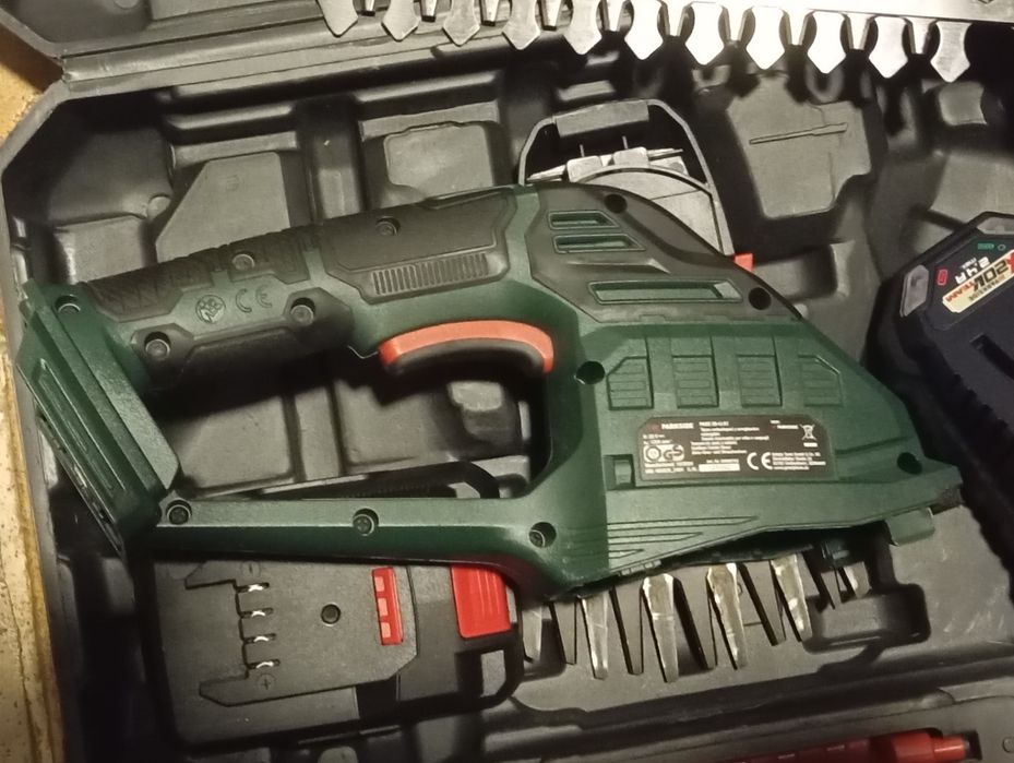 Tesoura corta sebes e relva a bateria 20V Parkside