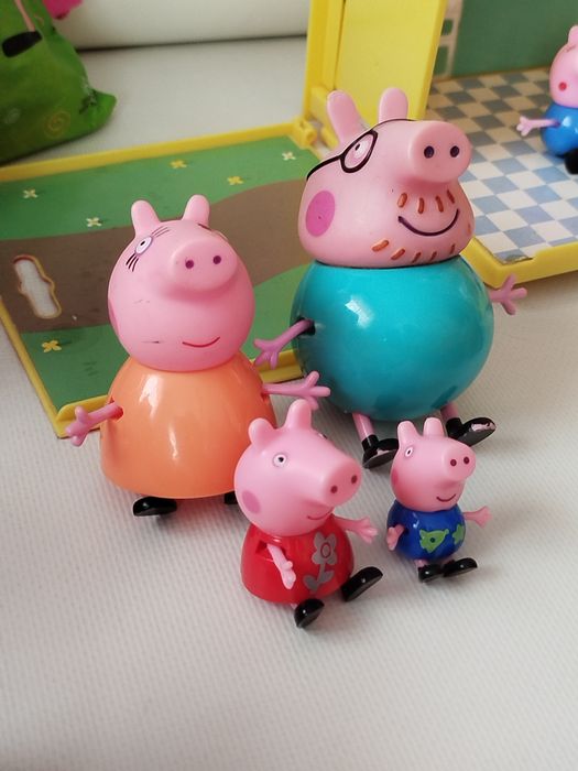 Загородный дом, школа и фигурки Свинки Пеппы