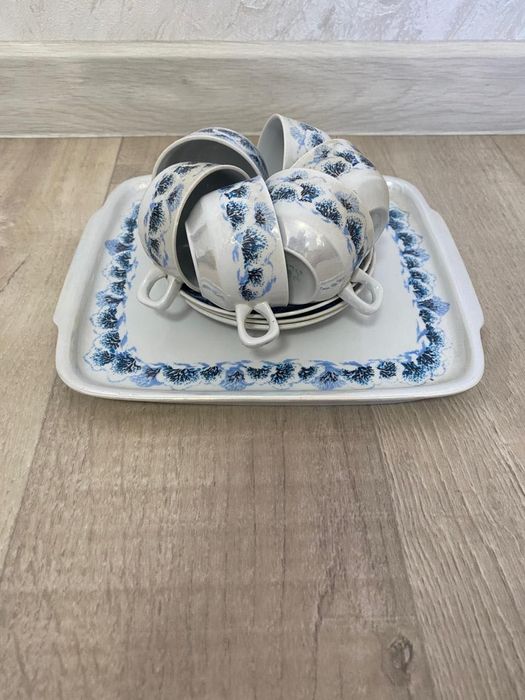 Продам порцеляновий кавовий набір «зима» (блюдо, 6 чашок, 3 тарілочки)