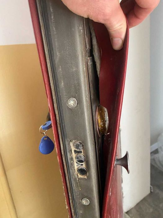 Продам металеві двері