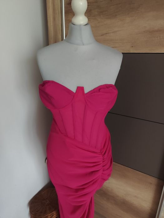 Różowa sukienka gorsetowa z marszczeniem r.42