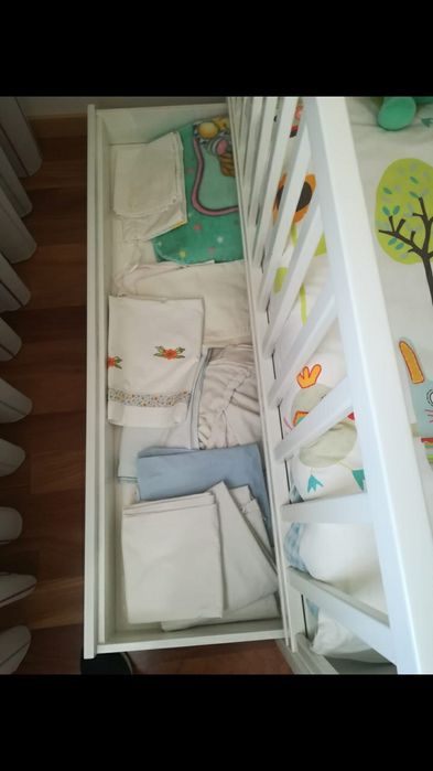 Cama, colchão e comoda de bebé até aos 3 anos - marca ALONDRA