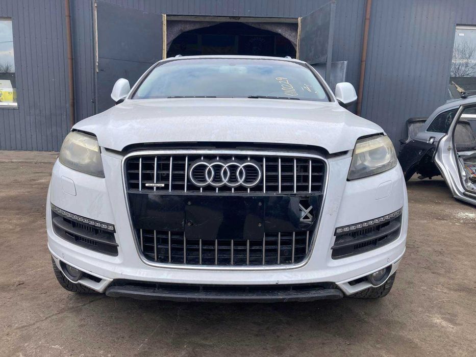Бампер передний передній з хромом білий Audi Q7 Ауди Q7 4L 2010 - 2015