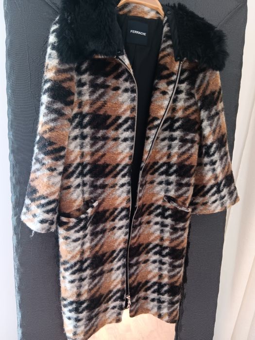 Casaco Ferrache  tamanho S novo sem etiqueta