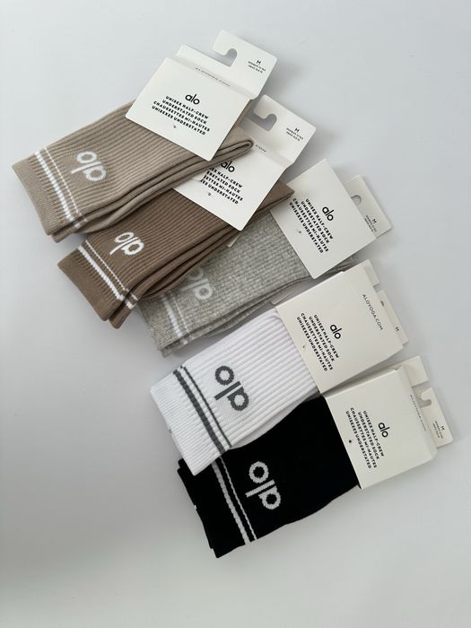 Шкарпетки високі Alo yoga