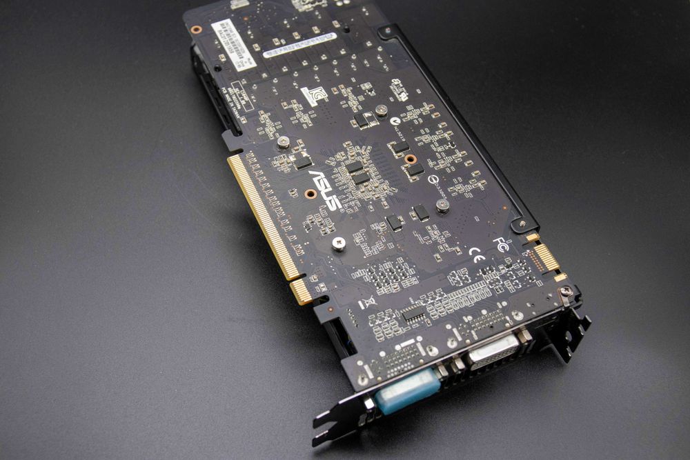 Placa Gráfica Asus GTX 560 1GB com avaria