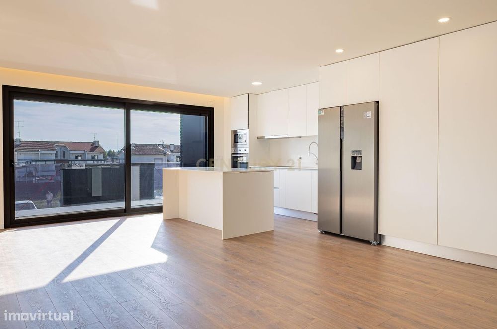 Apartamento T3 Novo com 3 Suítes e Garagem Dupla – Vila de Prado (Vila