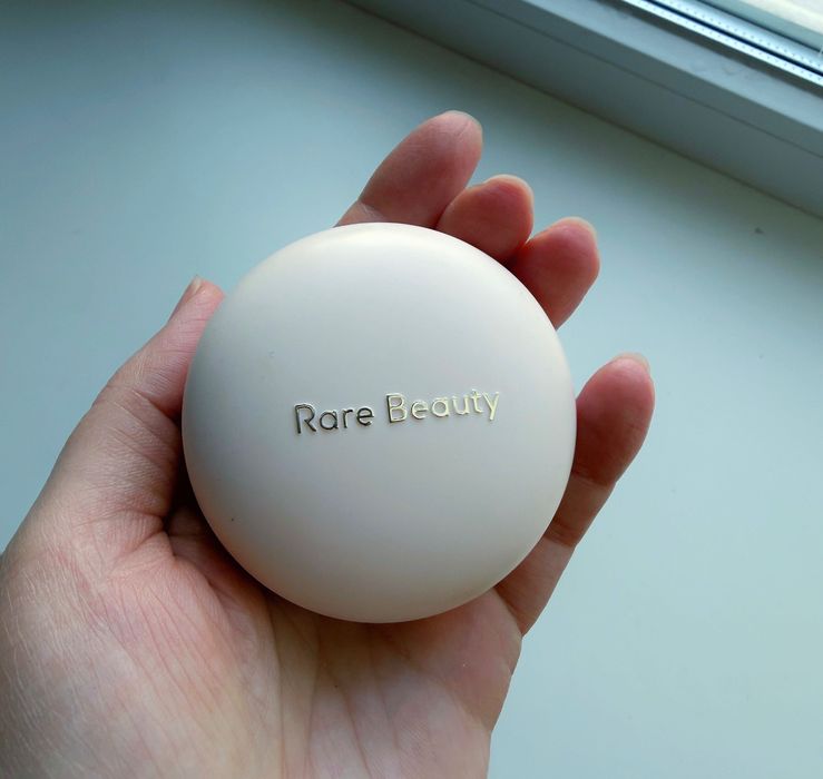 Румʼна rare beauty у відтінку Cheer