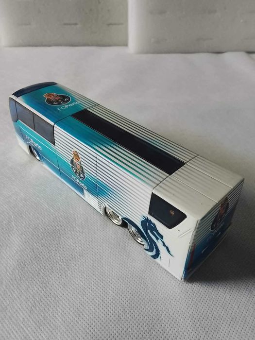 Autocarro Novo do FC Porto Estampado com Emblemas e Dragão.