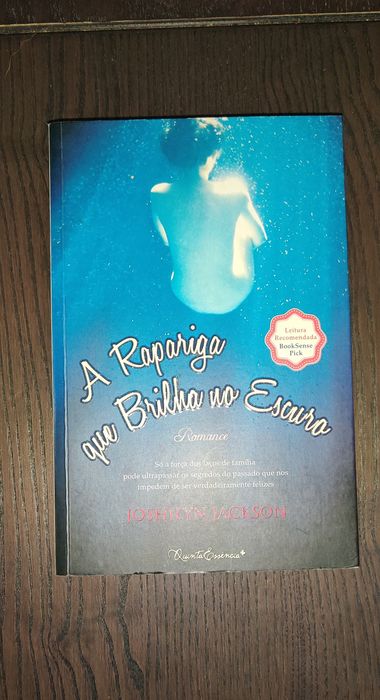 Livro A Rapariga que Brilha no Escuro