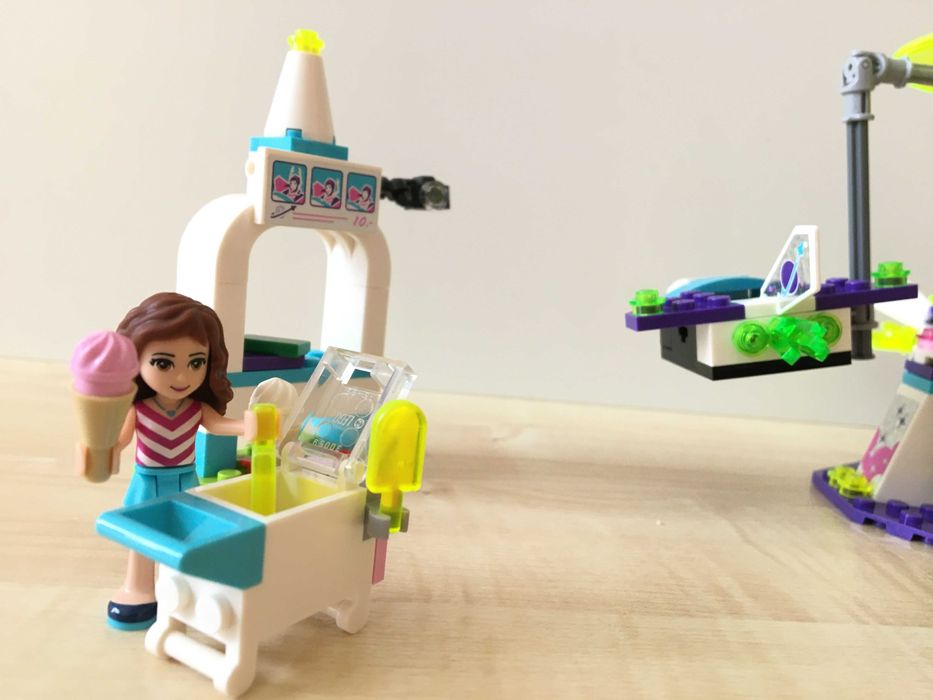 Klocki Lego 41128 Kosmiczna karuzela w parku rozrywki