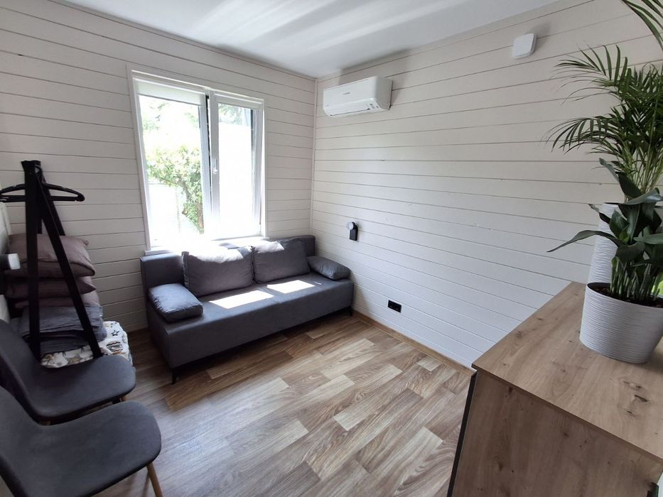 Затишний будинок з банею, терасою та бесідкою з каміном