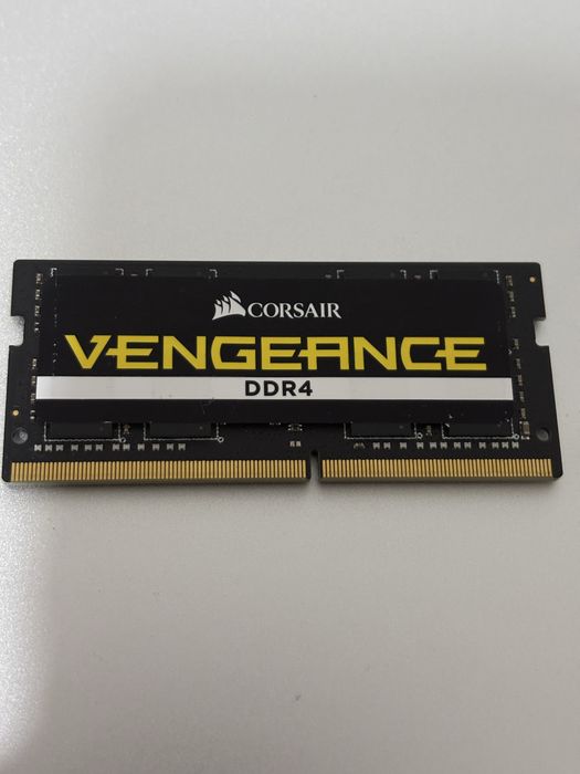 Топова Оперативна пам'ять для ноутбука Corsair Vengeance DDR4 SO-DIMM 2400MHz (CMSX32GX4M2A2400C16)