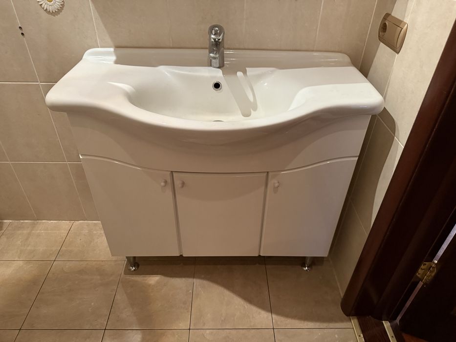 Терміново! Умивальник з шафою 95см