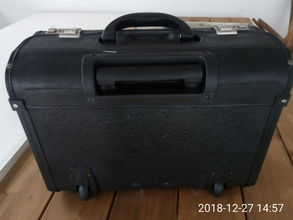 Mala em Pele,tipo trolei