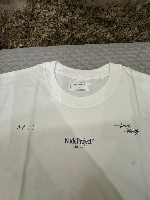 T-shirt Nude Project