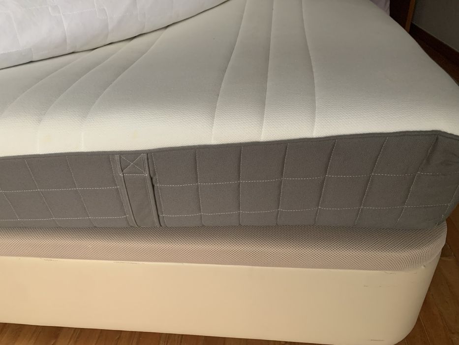 Quarto de casal ,  oferta  de candeeiro e cadeira em pele