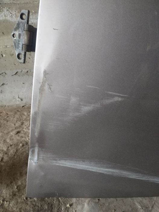 Двері Вольво потребують ремонту. Ліва водійська.ціна 5500;