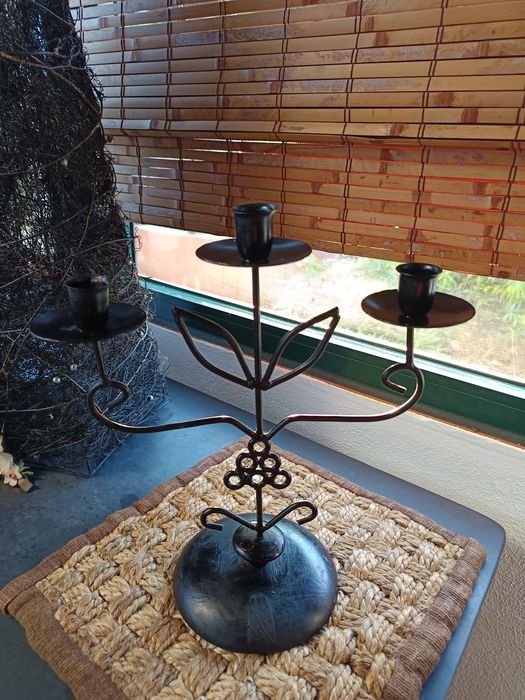 Castiçal vintage.com pé em madeira